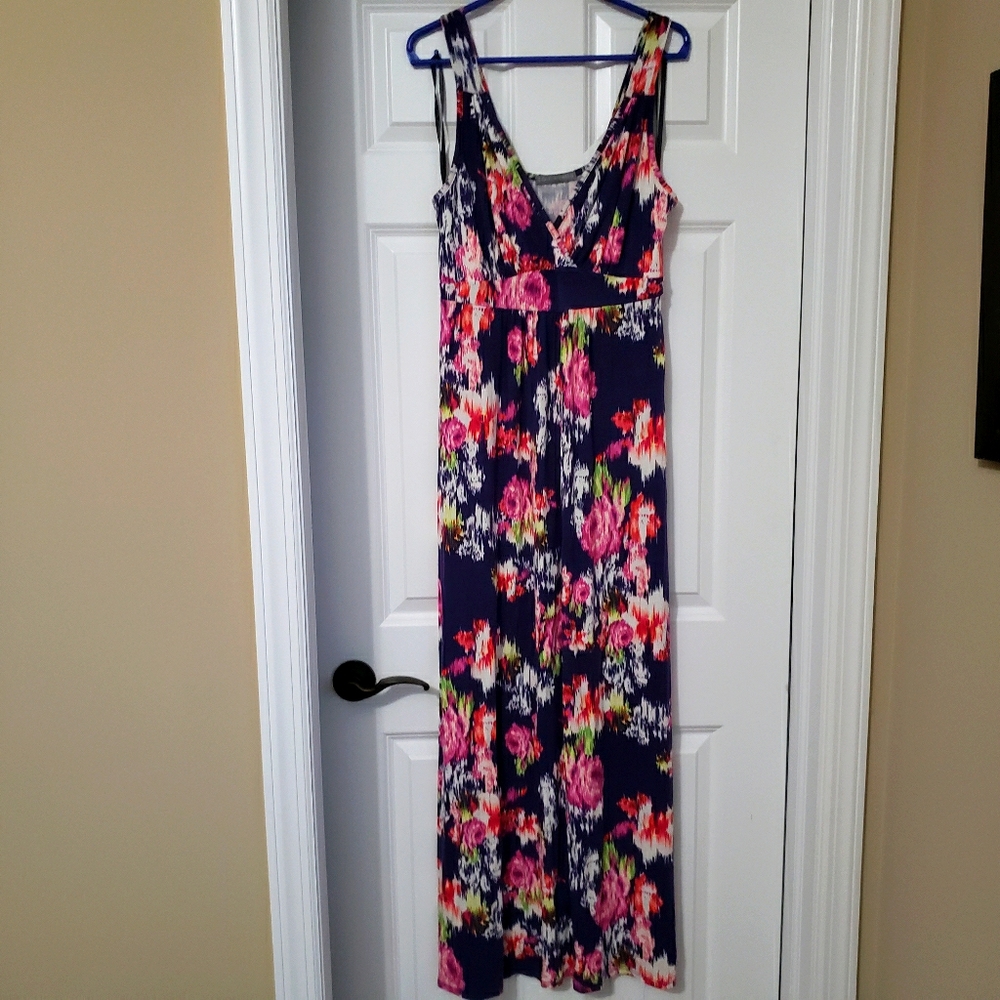 Lovely Loveappella V-neck jersey Floral Maxi Dress